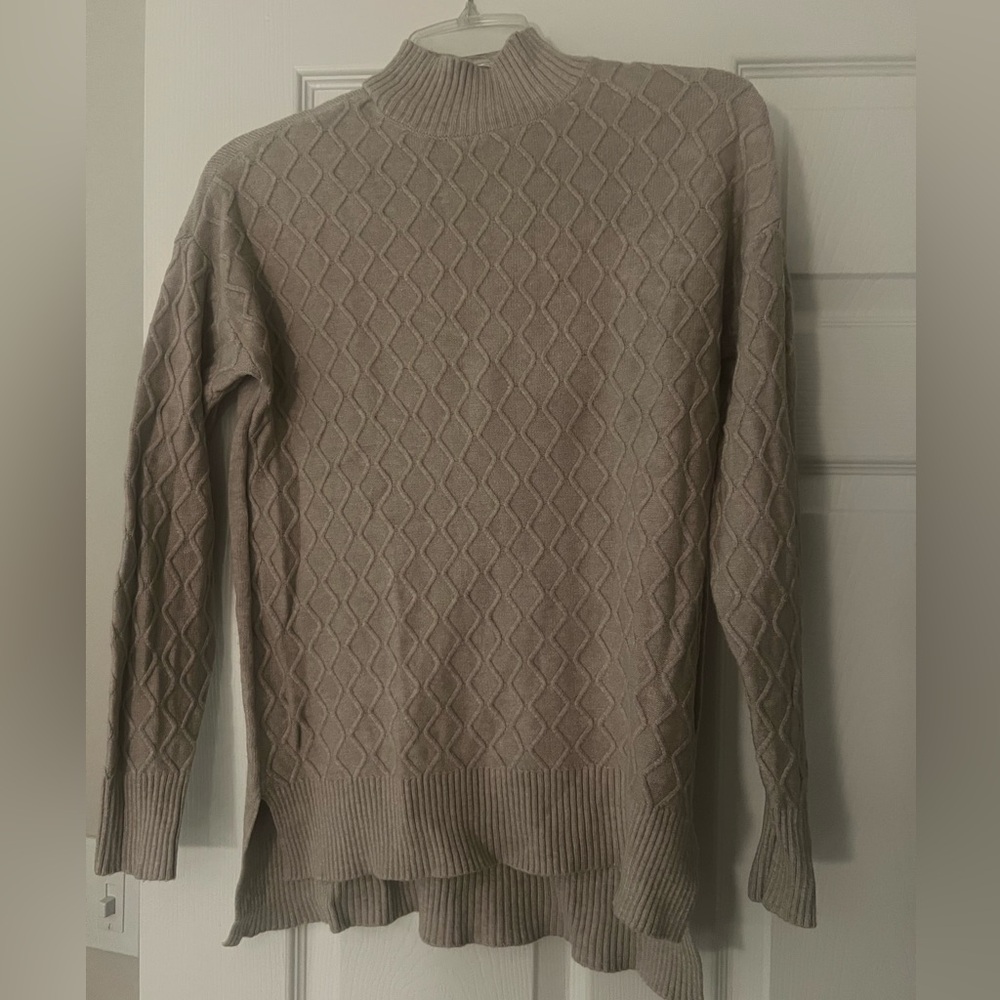 Cyrus Women's Taupe Diamond Knit Sweater